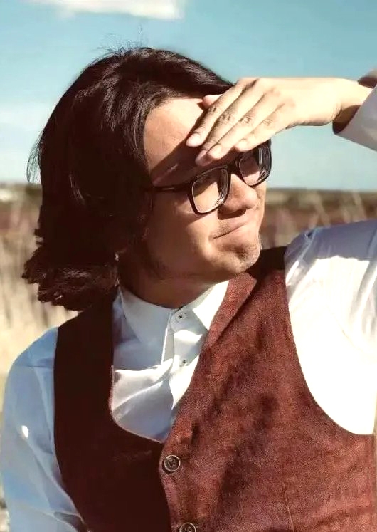 王智涵，青年譯者，譯有《月球城市》《金色筆記》等